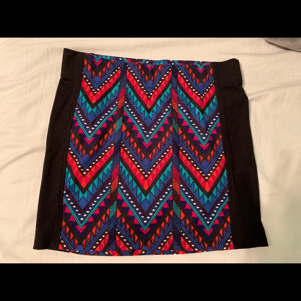Nollie Patterned Multi-Color Bodycon Mini Skirt - Picture 4 of 8
